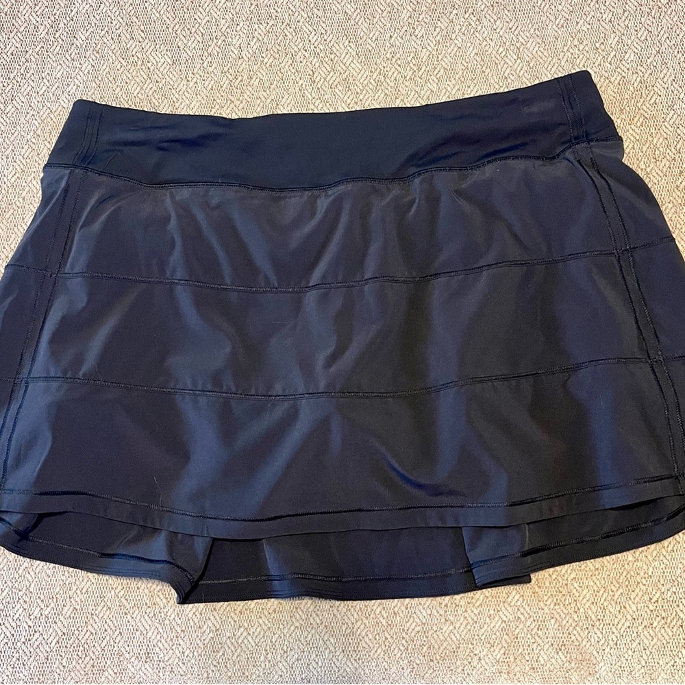 Lululemon Size 12 Pace Rival Mid-rise Skirt - Black.